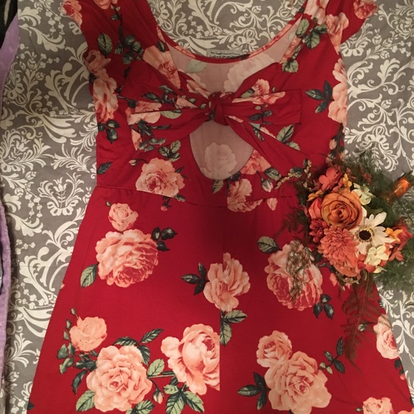 Flower pattern romper. - Picture 3 of 3